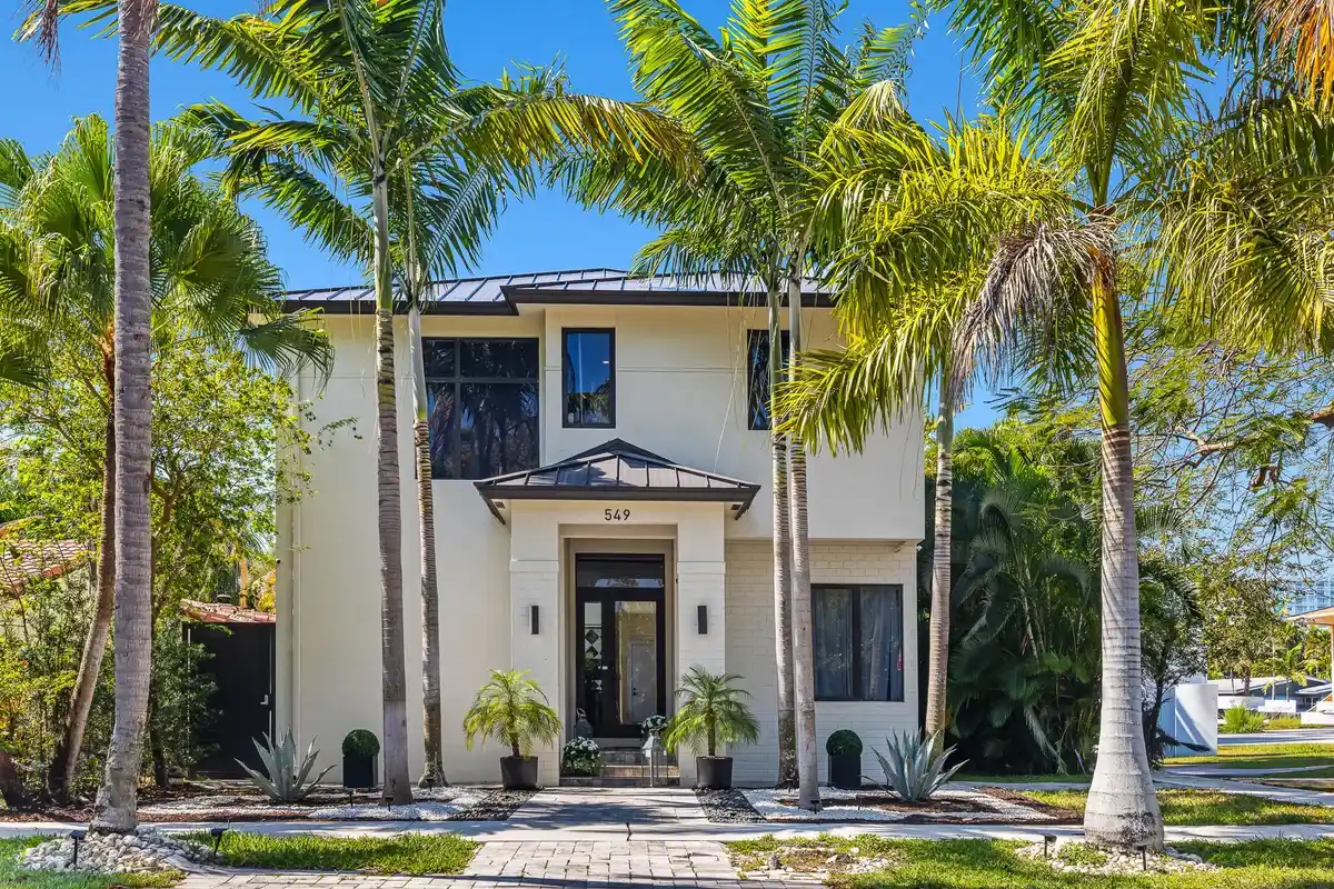 549 NE 10th Ave, Fort Lauderdale: photo 1 of 71