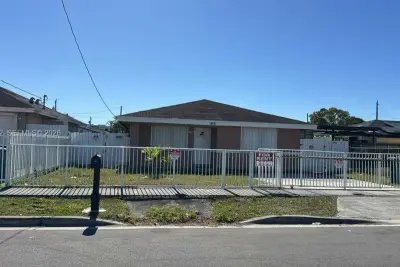 455 NW 14th St, Florida City: photo 1 of 31