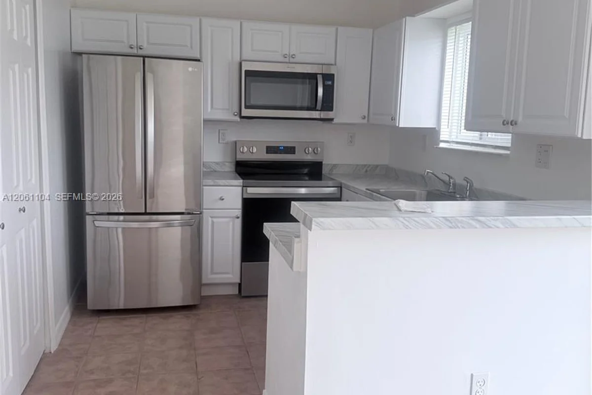 995 NE 34th Ave #101, Homestead: photo 1 of 24