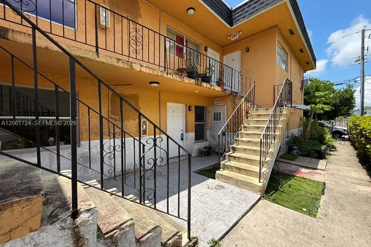 3045 NW 21st Ct #2, Miami: photo 1 of 10