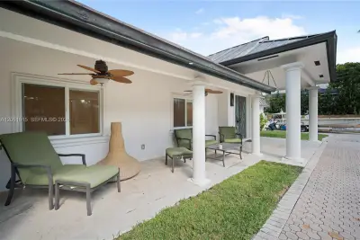 324 Caribbean Rd, Key Biscayne: photo 1 of 22