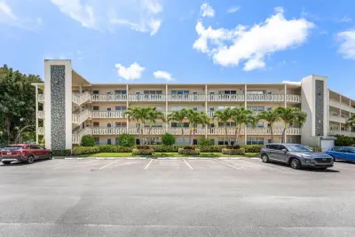4019 Cambridge A, Deerfield Beach: photo 1 of 49