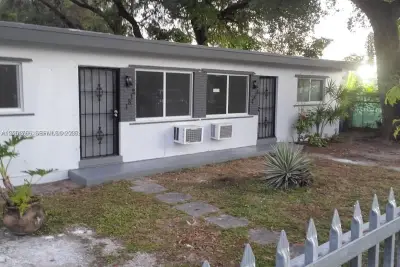 2183 NW 91st St #A, Miami: photo 1 of 33