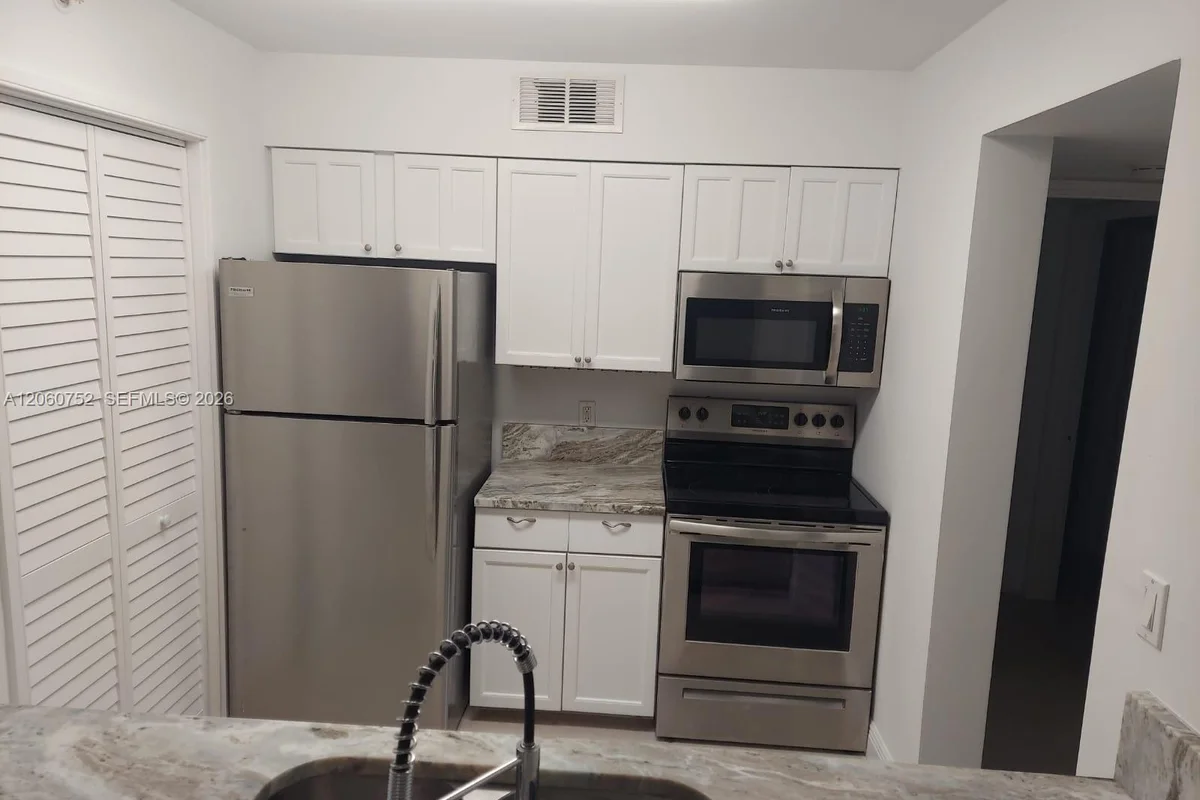 800 Scotia Dr #103, Hypoluxo: photo 1 of 21