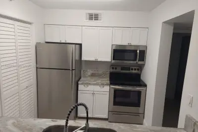 800 Scotia Dr #103, Hypoluxo: photo 1 of 21