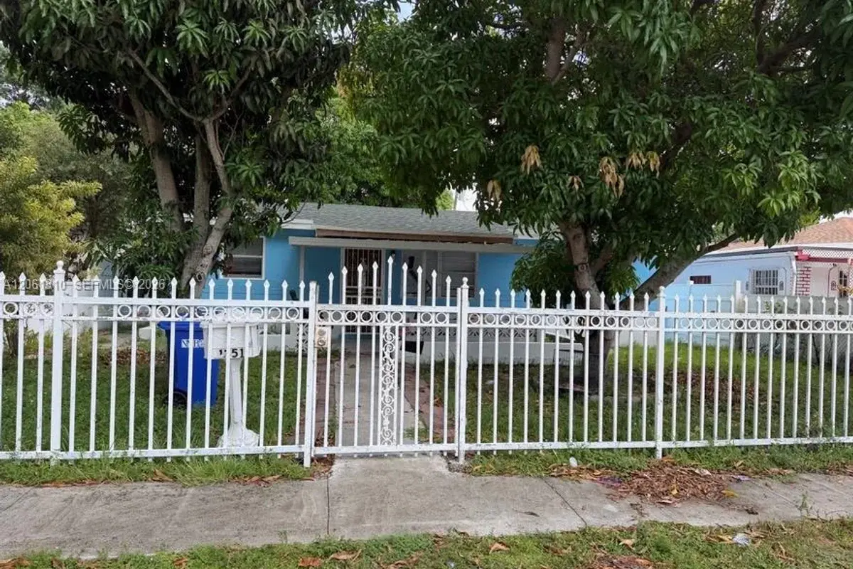 House in North Miami Beach: photo 1 of 8