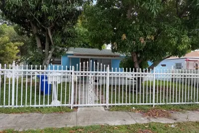 House in North Miami Beach: photo 1 of 8