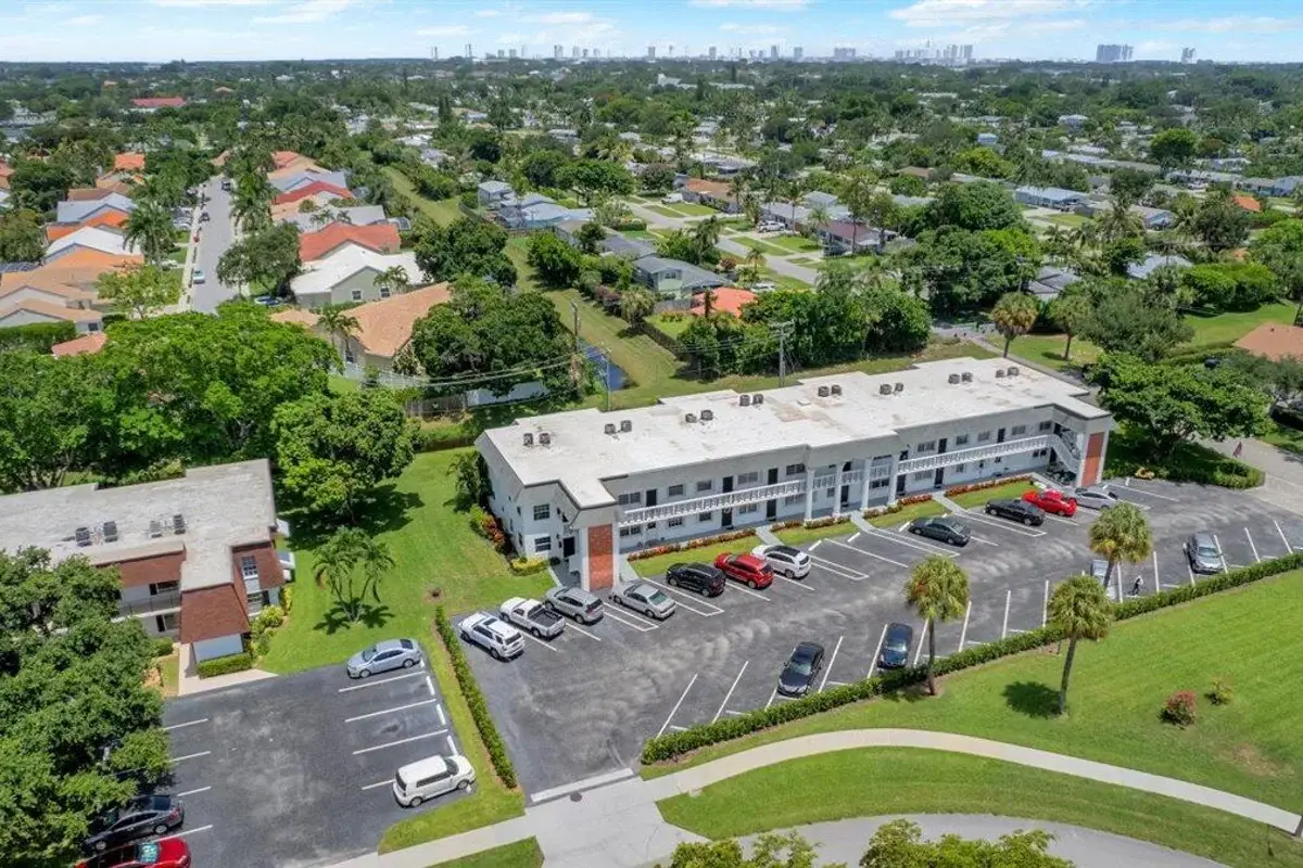 10000 Meridian Way N #15, Palm Beach Gardens: photo 1 of 12