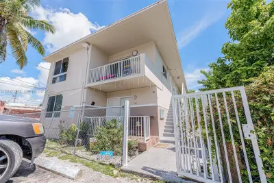 621 SW 15th Ave #1, Miami: photo 1 of 15