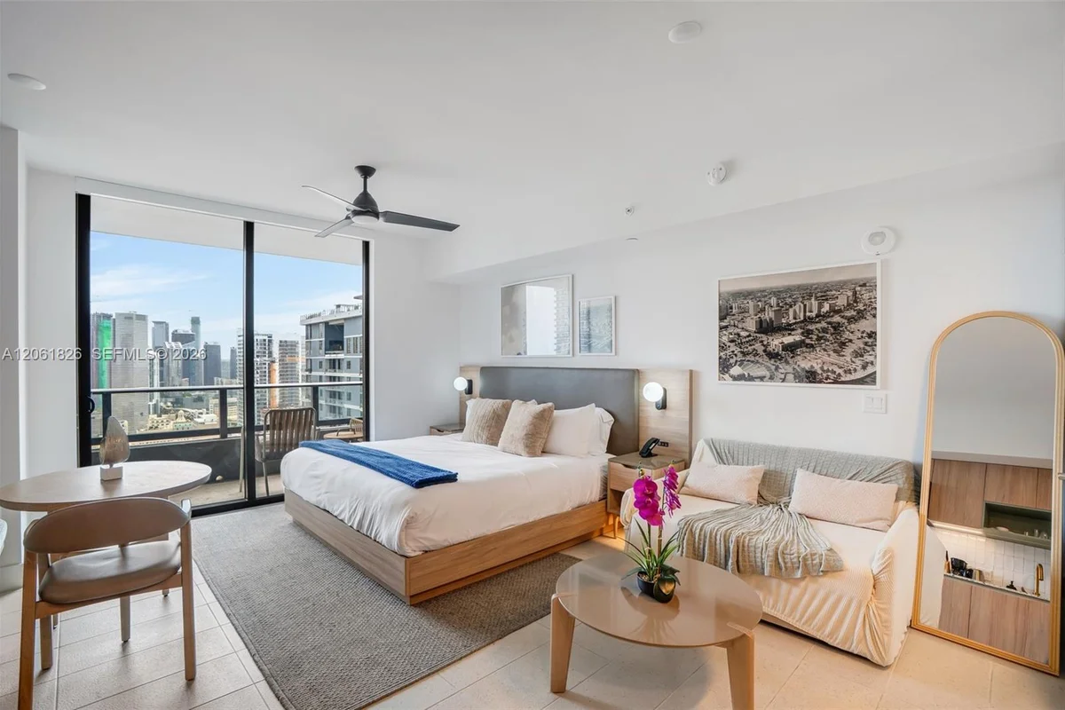 159 NE 6th St #3212, Miami: photo 1 of 61