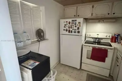 568 N Mansfield N, Boca Raton: photo 1 of 11