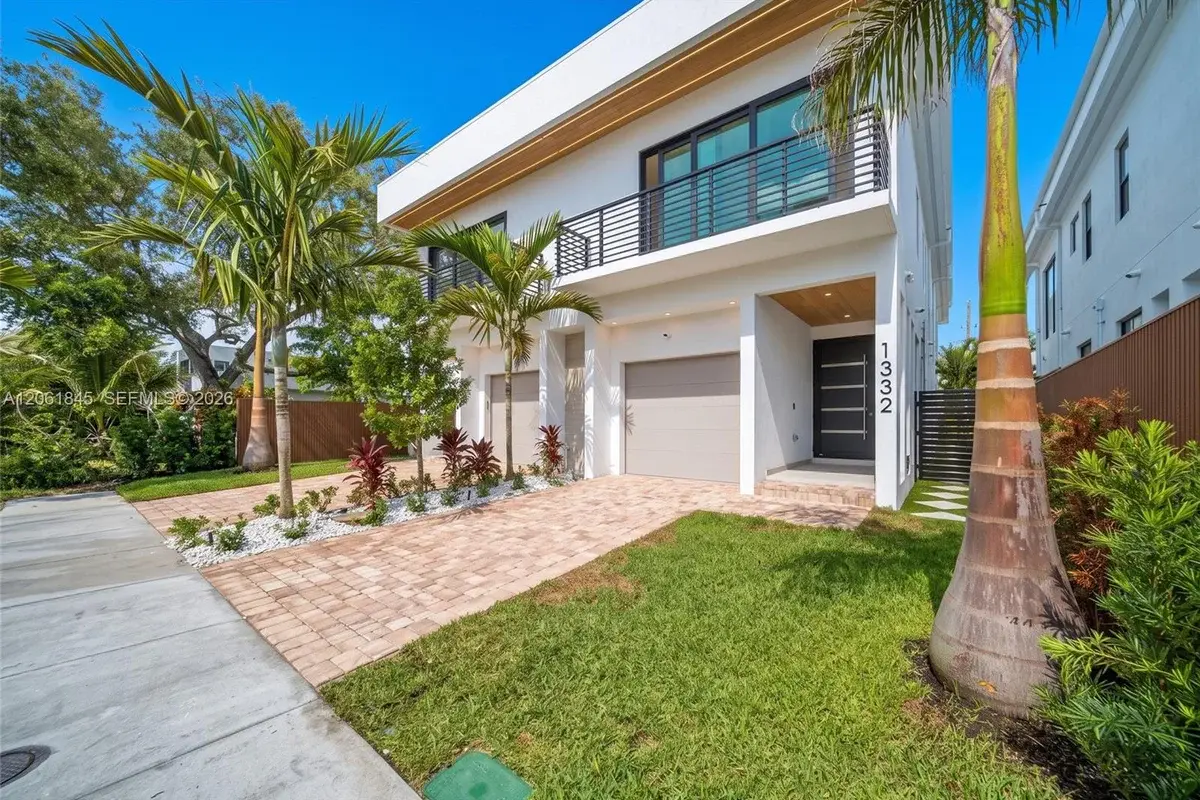 1320 NE 16th Ter, Fort Lauderdale: photo 1 of 74