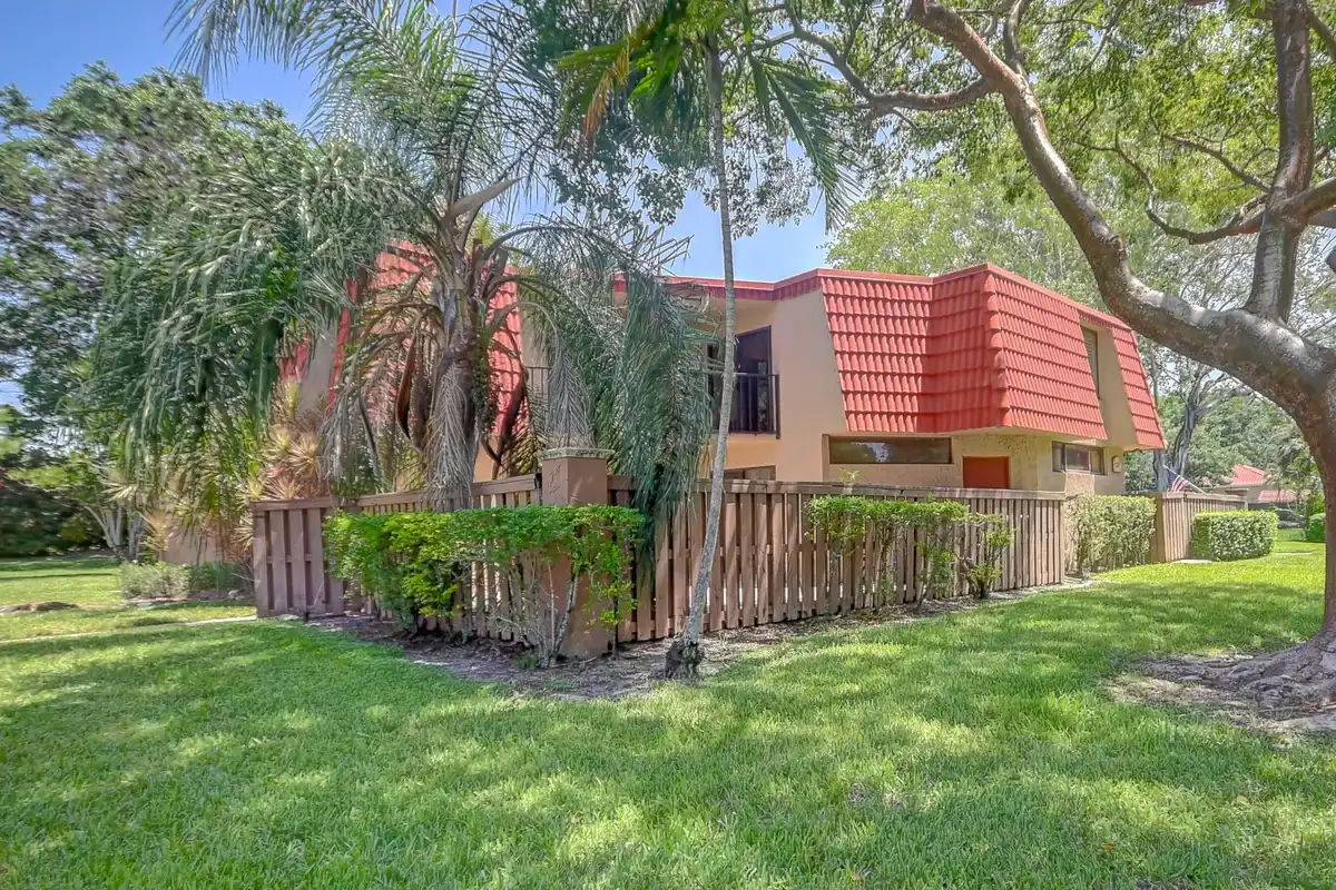 8225 Severn Dr #D, Boca Raton: photo 1 of 10