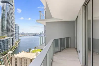 77 SE 5th St #2205, Miami: photo 1 of 52