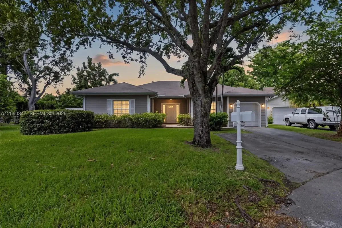 15166 SW 142nd Ct, Miami: photo 1 of 53