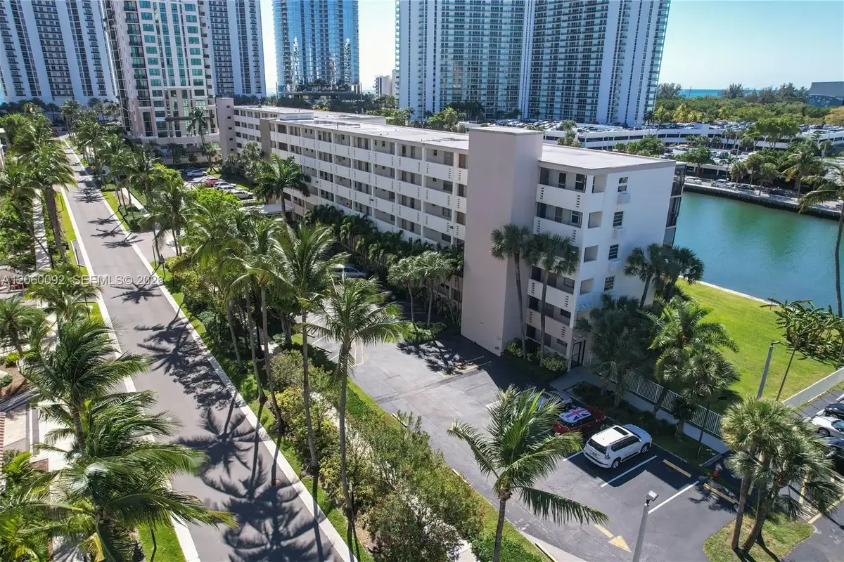 220 Kings Point Dr #211, Sunny Isles Beach: photo 1 of 24