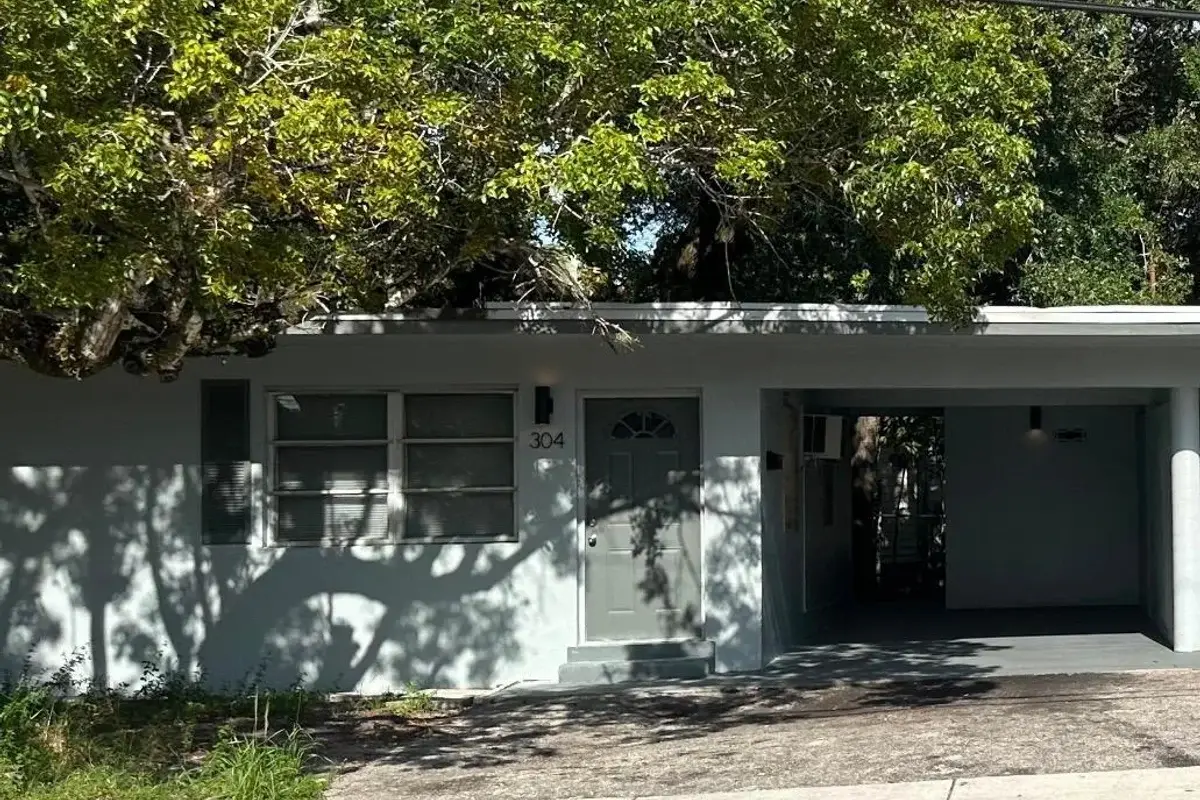 304 NW 14th Ave, Fort Lauderdale: photo 1 of 17