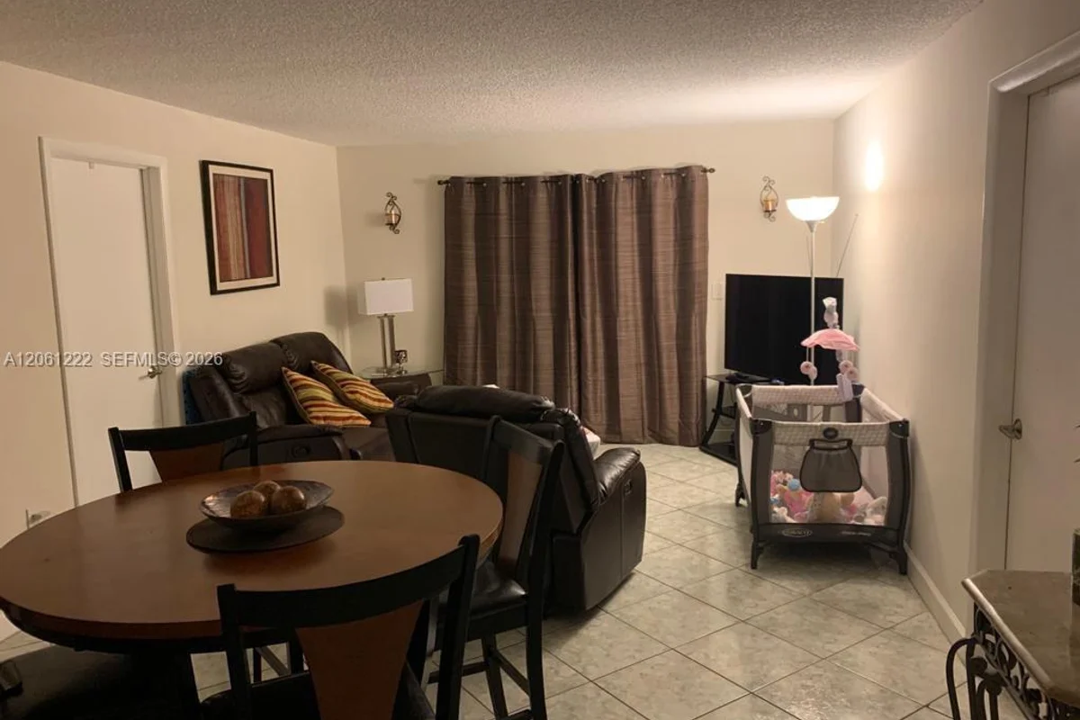 4803 NW 7th St #306-14, Miami: photo 1 of 15