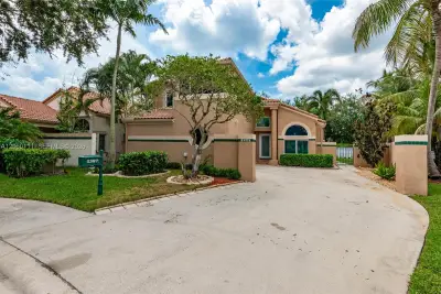 1397 Harbour Side Dr, Weston: photo 1 of 29