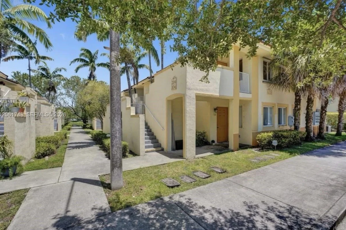 6235 SW 47th Manor #204, Davie: photo 1 of 24
