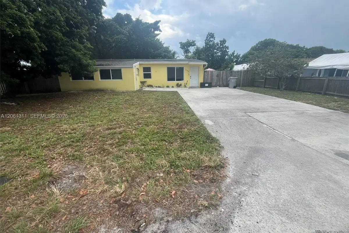 240 NE 23rd Ct, Pompano Beach: photo 1 of 34