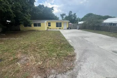 240 NE 23rd Ct, Pompano Beach: photo 1 of 34