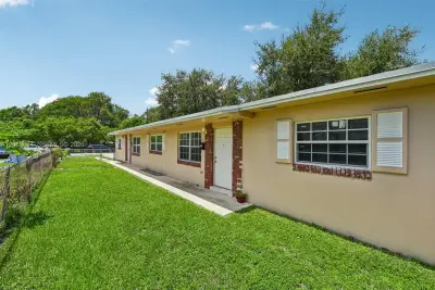 2137 NW 99th Ter, Miami: photo 1 of 34
