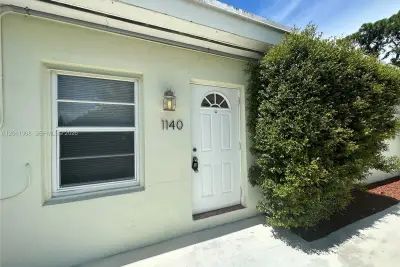 1140 NE 1st Ave, Fort Lauderdale: photo 1 of 12