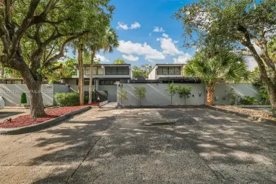 6402 Windmill Gate Rd, Miami Lakes: photo 1 of 59