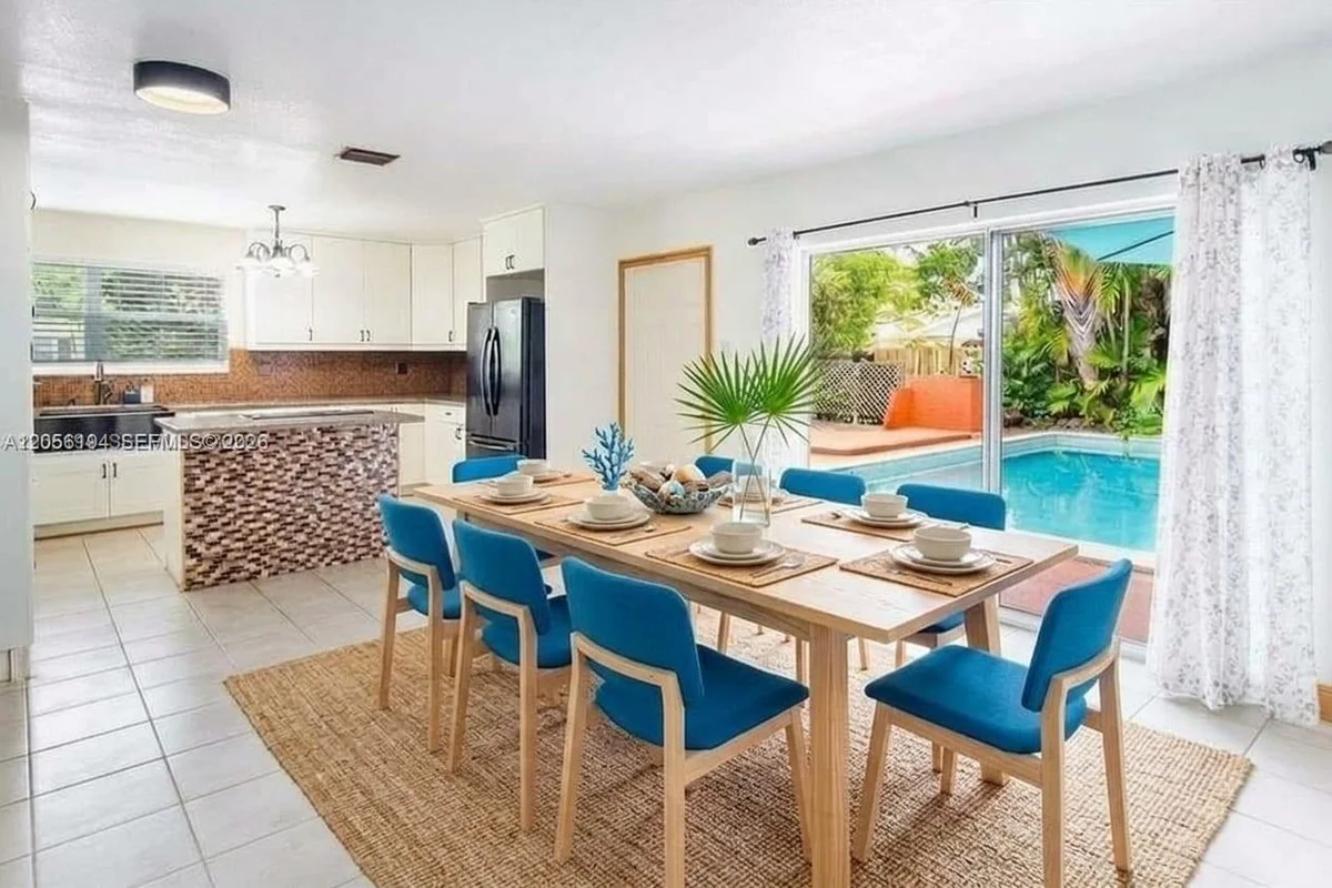 9920 Pan American Dr, Cutler Bay: photo 1 of 32