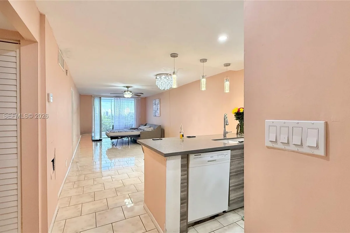 1830 Dixieanna St #603, Hollywood: photo 1 of 15