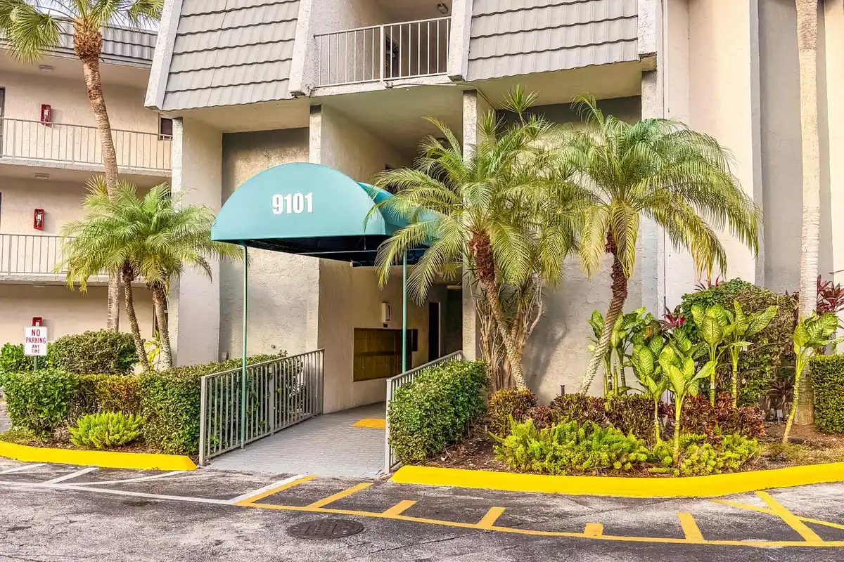 9101 Lime Bay Blvd #114, Tamarac: photo 1 of 7