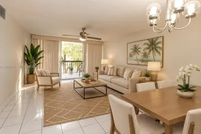 10425 SW 112th Ave #325, Miami: photo 1 of 15