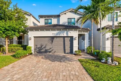 425 NW 33rd Ln, Pompano Beach: photo 1 of 40