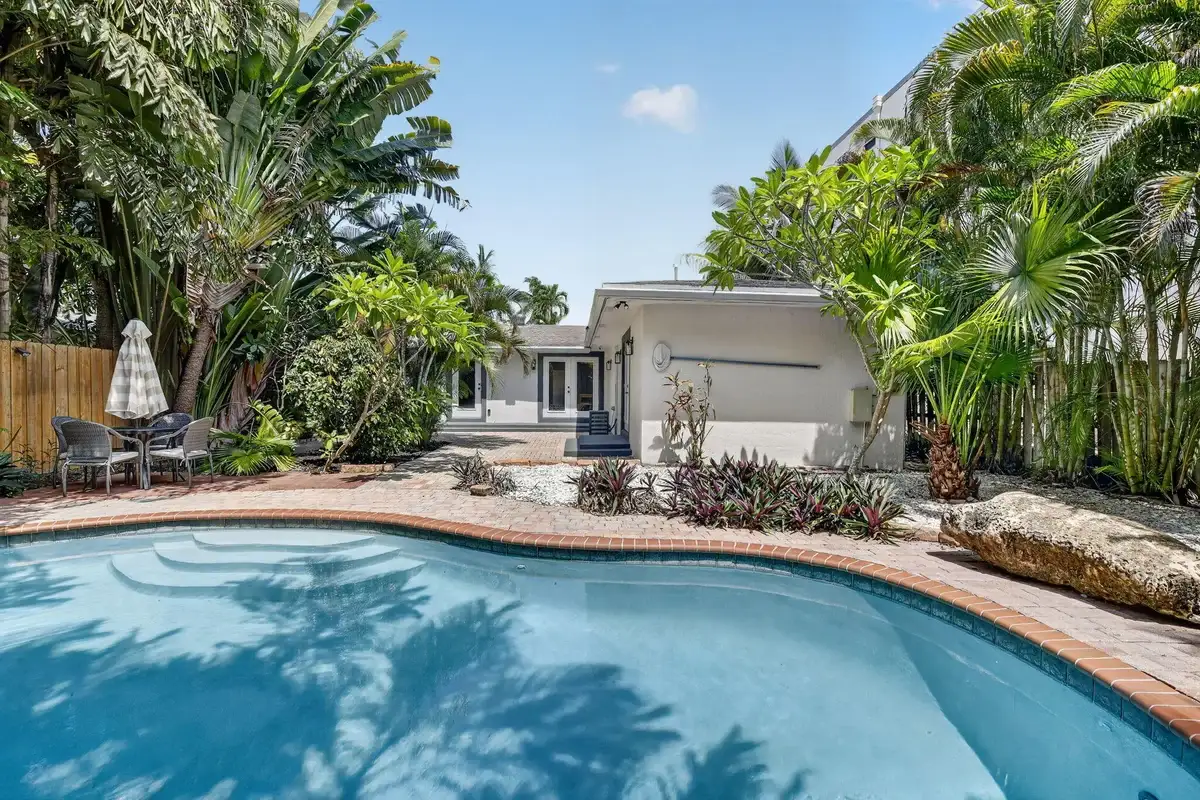 615 NE 13th Ave, Fort Lauderdale: photo 1 of 39