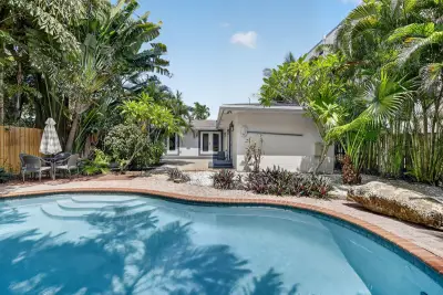 615 NE 13th Ave, Fort Lauderdale: photo 1 of 39
