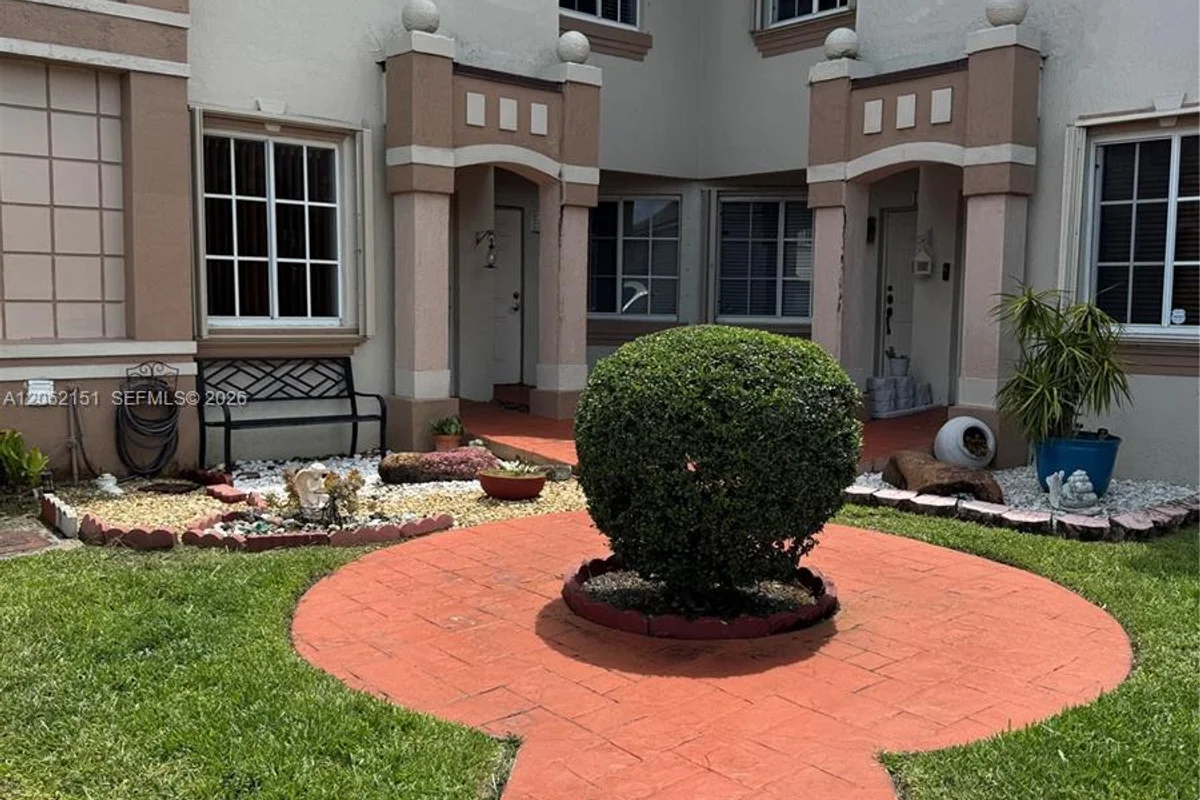 8360 NW 10th St #9C, Miami: photo 1 of 17