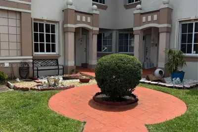 8360 NW 10th St #9C, Miami: photo 1 of 17