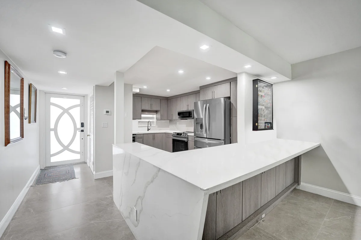 9410 N Hollybrook Lake Dr #201, Pembroke Pines: photo 1 of 43
