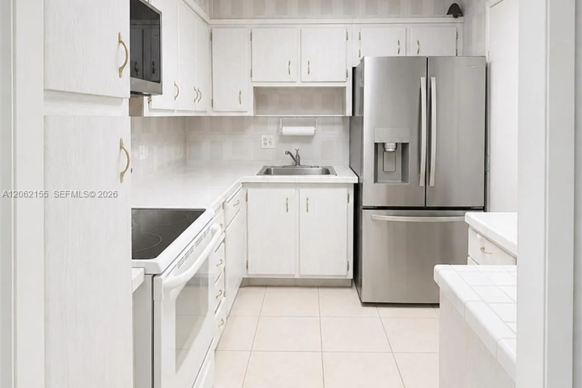 2841 NE 163rd St #606, North Miami Beach: photo 1 of 8