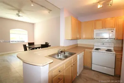 6001 SW 70th St #117, South Miami: photo 1 of 9
