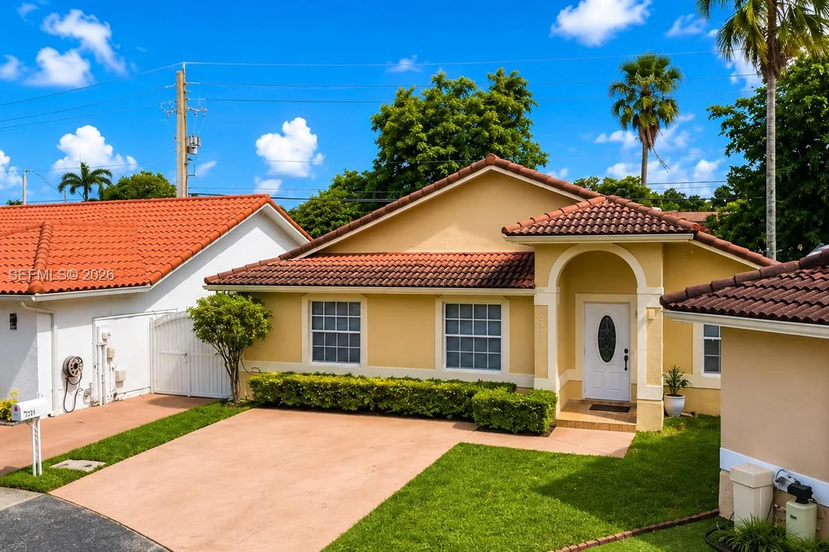 7251 SW 113th Ct Cir, Miami: photo 1 of 24