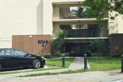 8065 SW 107th Ave #301, Miami: photo 1 of 35
