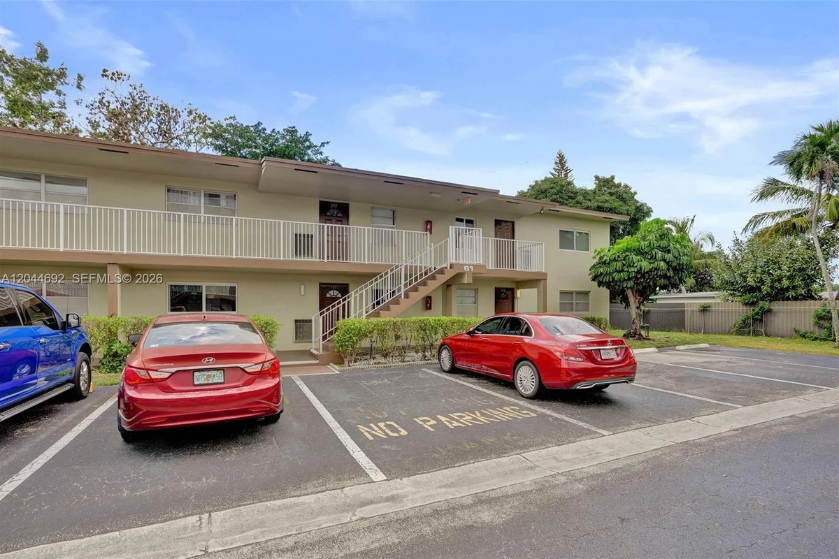 651 NW 80th Ter #206, Margate: photo 1 of 11