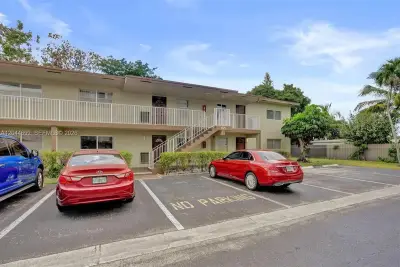 651 NW 80th Ter #206, Margate: photo 1 of 11