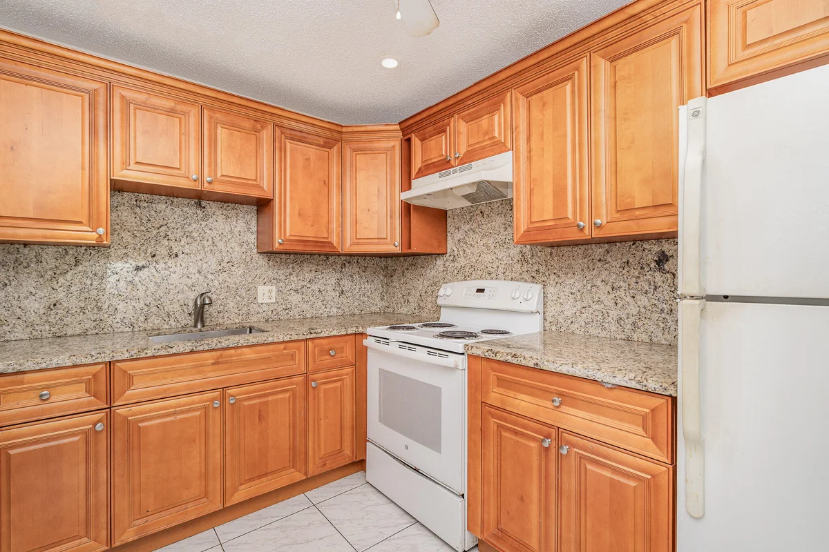 1330 NW 43rd Ave #202, Lauderhill: photo 1 of 19