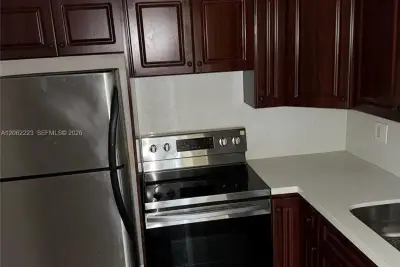 14052 NE 2nd Ct #221, Miami: photo 1 of 7