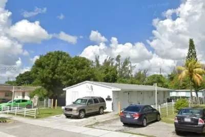1462 NW 2nd Ave #2, Florida City: photo 1 of 8