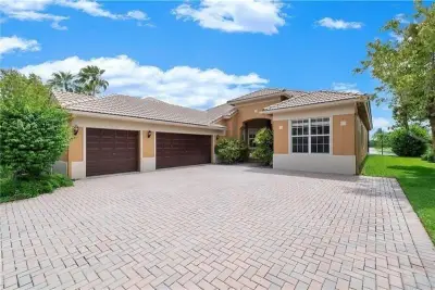 7008 NW 111th Ter, Parkland: photo 1 of 17