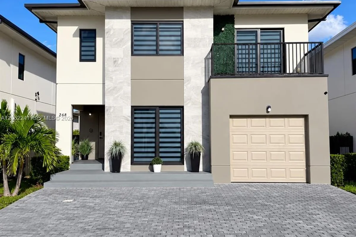 268 NW 13th Ct, Florida City: photo 1 of 28